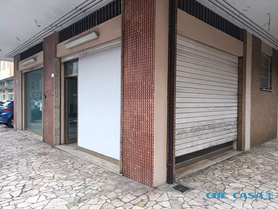 Immagine 9 di Negozio in vendita  a Rimini