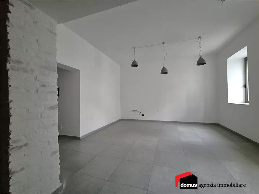 Immagine 1 di Negozio in vendita  a Thiene