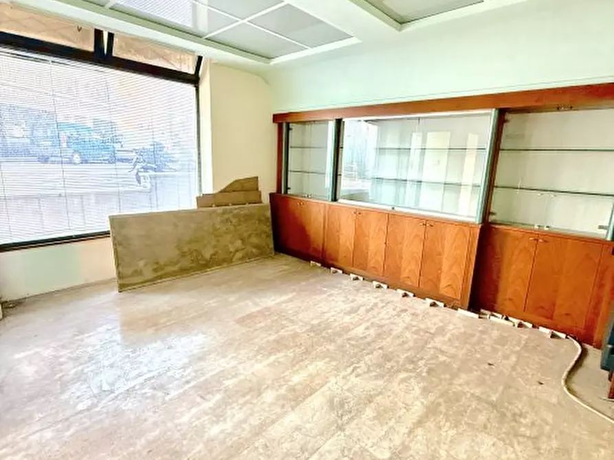 Immagine 1 di Negozio in vendita  a Lugo Di Vicenza