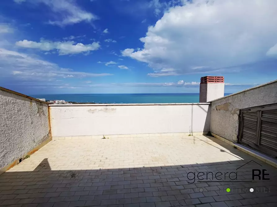 Immagine 7 di Palazzo in vendita  a Pescara