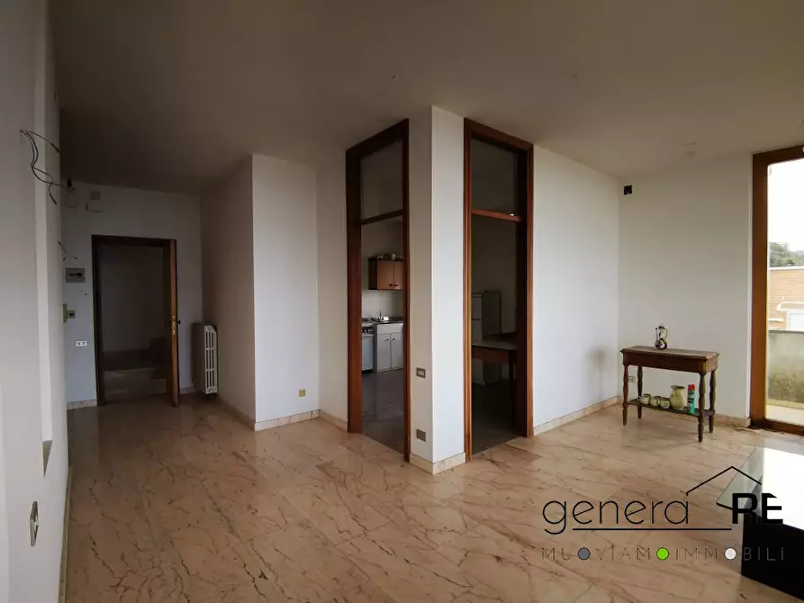 Immagine 4 di Palazzo in vendita  a Pescara