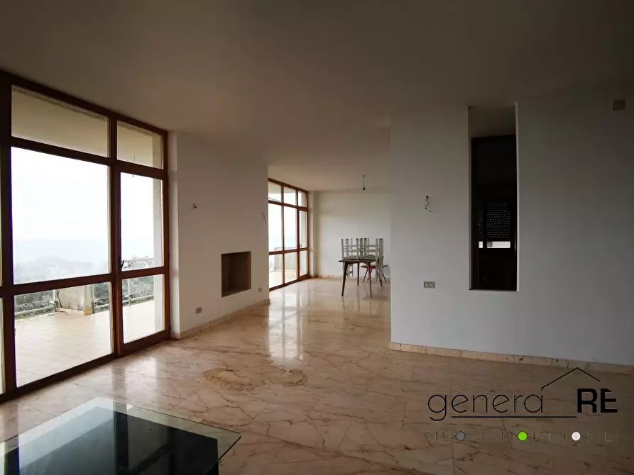 Immagine 2 di Palazzo in vendita  a Pescara