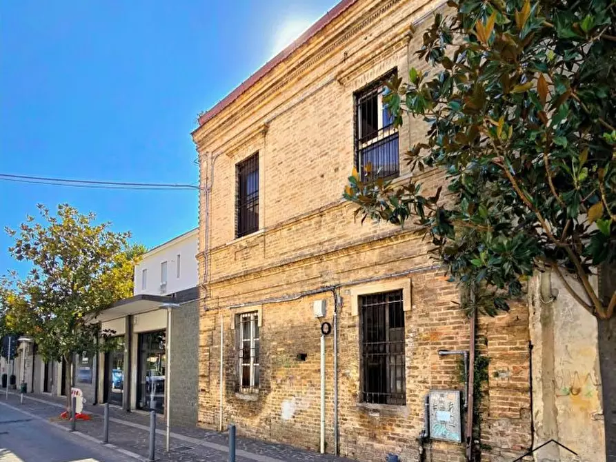 Immagine 3 di Palazzo in vendita  a Montesilvano