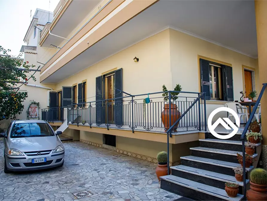 Immagine 4 di Palazzo in vendita  a Caivano