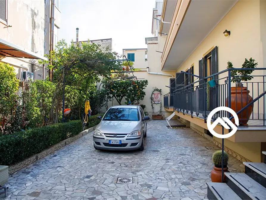 Immagine 3 di Palazzo in vendita  a Caivano