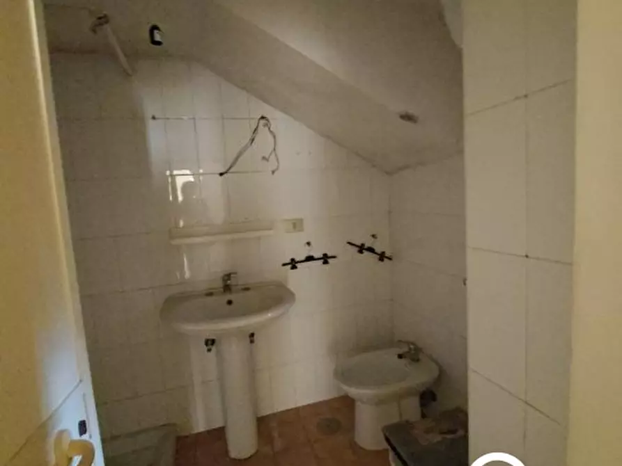 Immagine 9 di Palazzo in vendita  a Caivano