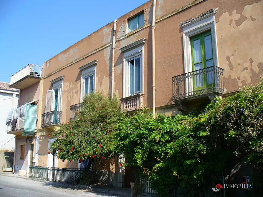 Immagine 2 di Palazzo in vendita  a Bova Marina