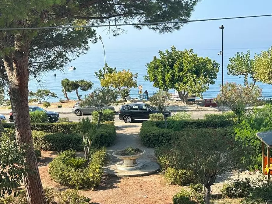 Immagine 5 di Palazzo in vendita  a Bova Marina