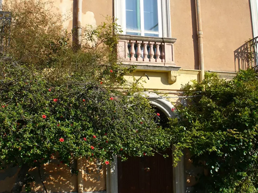 Immagine 3 di Palazzo in vendita  a Bova Marina