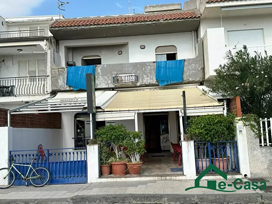 Immagine 4 di Palazzo in vendita  137 a Nizza Di Sicilia