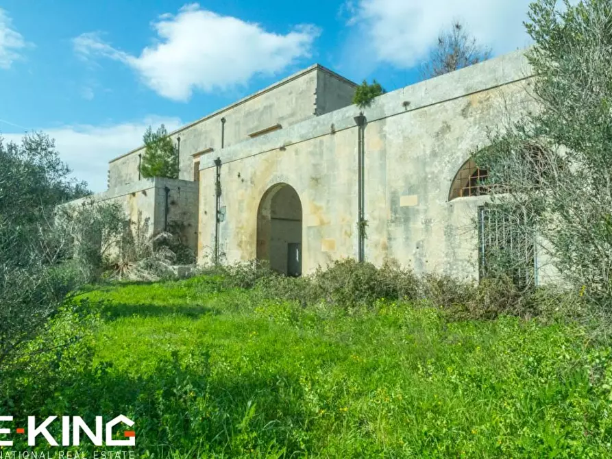 Immagine 3 di Palazzo in vendita  a Muro Leccese