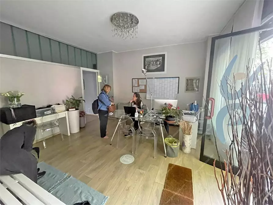 Immagine 7 di Palazzo in vendita  18 a Milano