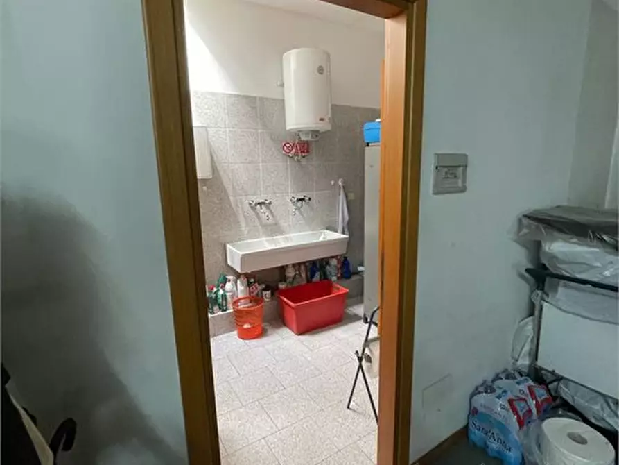 Immagine 8 di Palazzo in vendita  18 a Milano