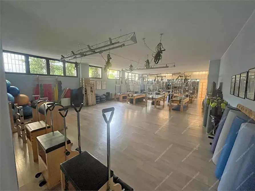 Immagine 3 di Palazzo in vendita  18 a Milano