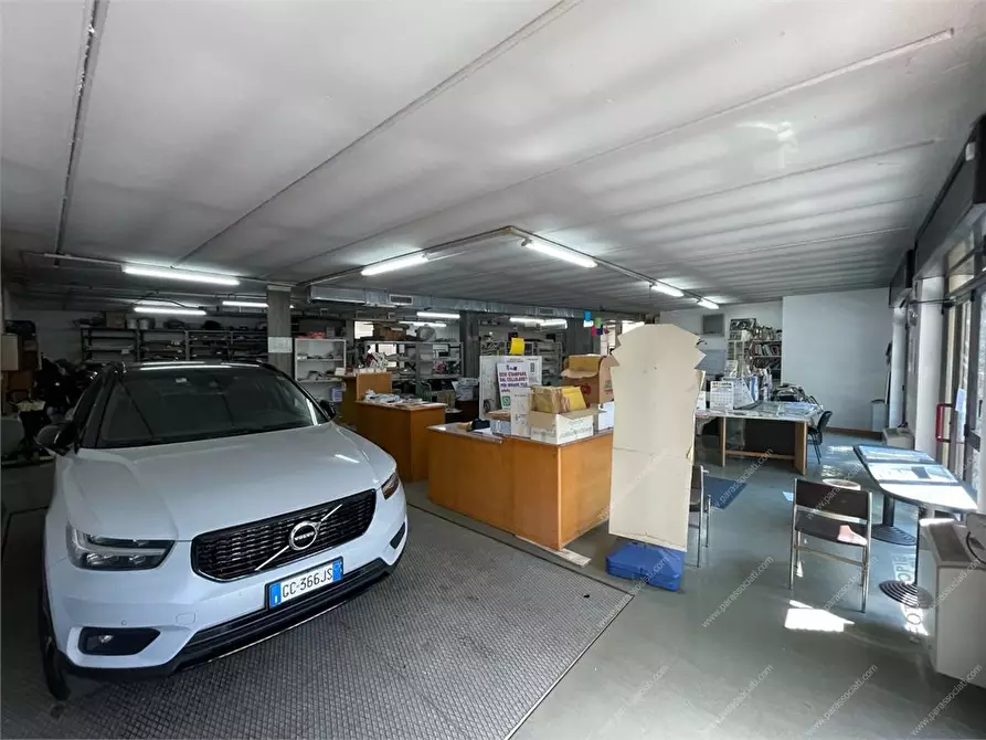 Immagine 10 di Palazzo in vendita  18 a Milano