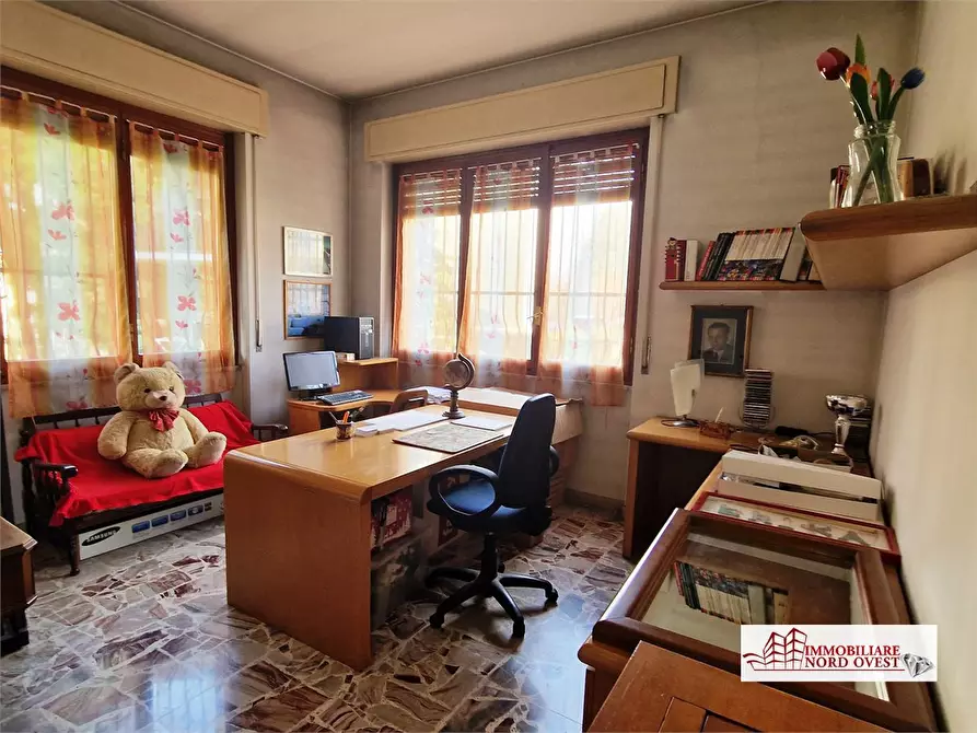 Immagine 7 di Palazzo in vendita  snc a Pioltello