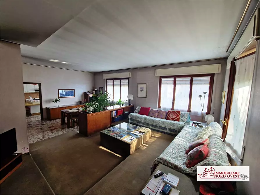 Immagine 3 di Palazzo in vendita  snc a Pioltello