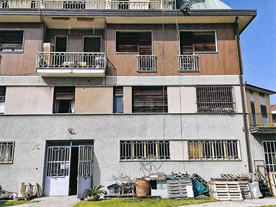 Immagine 6 di Palazzo in vendita  snc a Pioltello