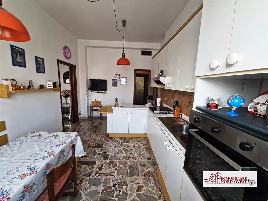 Immagine 6 di Palazzo in vendita  snc a Pioltello