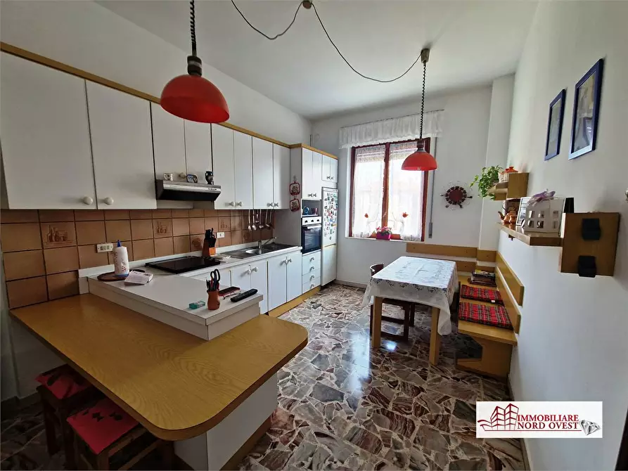 Immagine 5 di Palazzo in vendita  snc a Pioltello