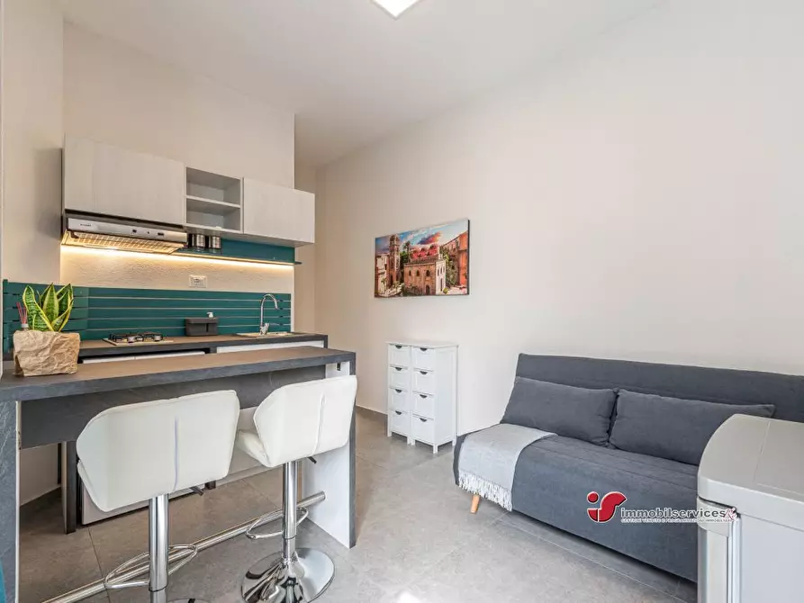 Immagine 10 di Palazzo in vendita  a Palermo