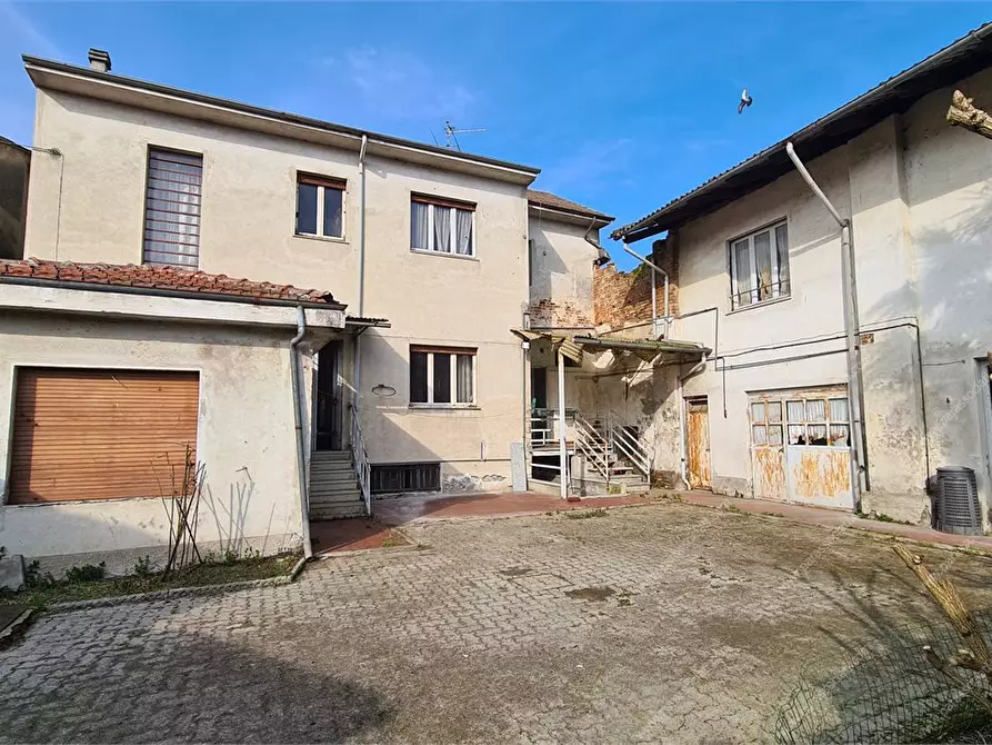 Immagine 7 di Palazzo in vendita  7 a Gambarana