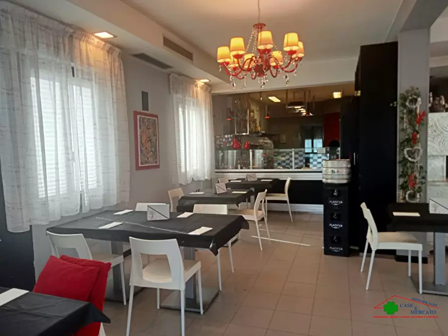 Immagine 2 di Licenza in vendita  a Capannori