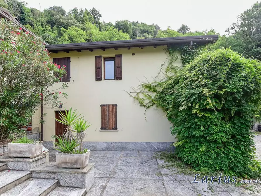 Immagine 2 di Casa indipendente in vendita  7 a Castello Di Brianza