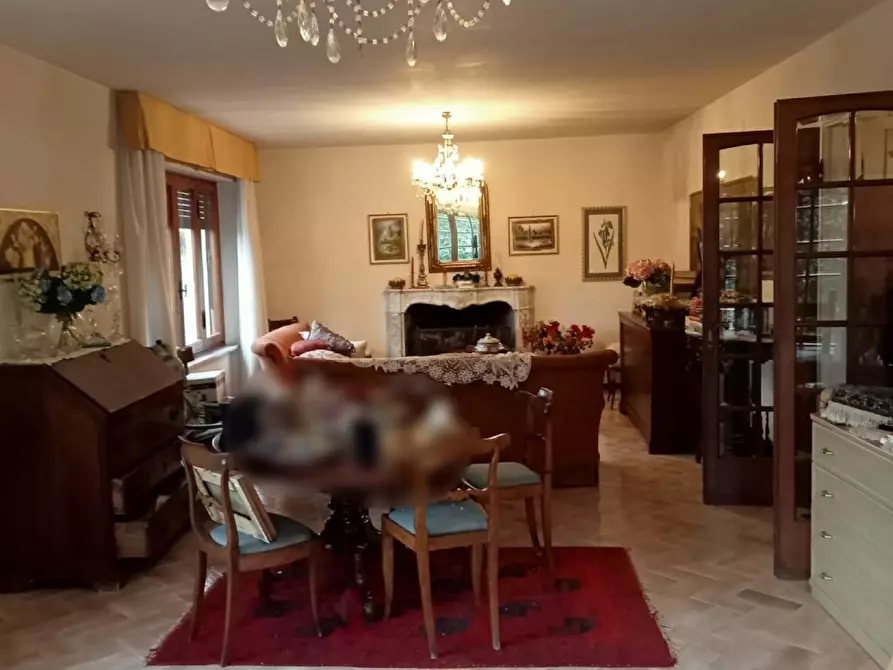 Immagine 1 di Casa semindipendente in vendita  a Lucca