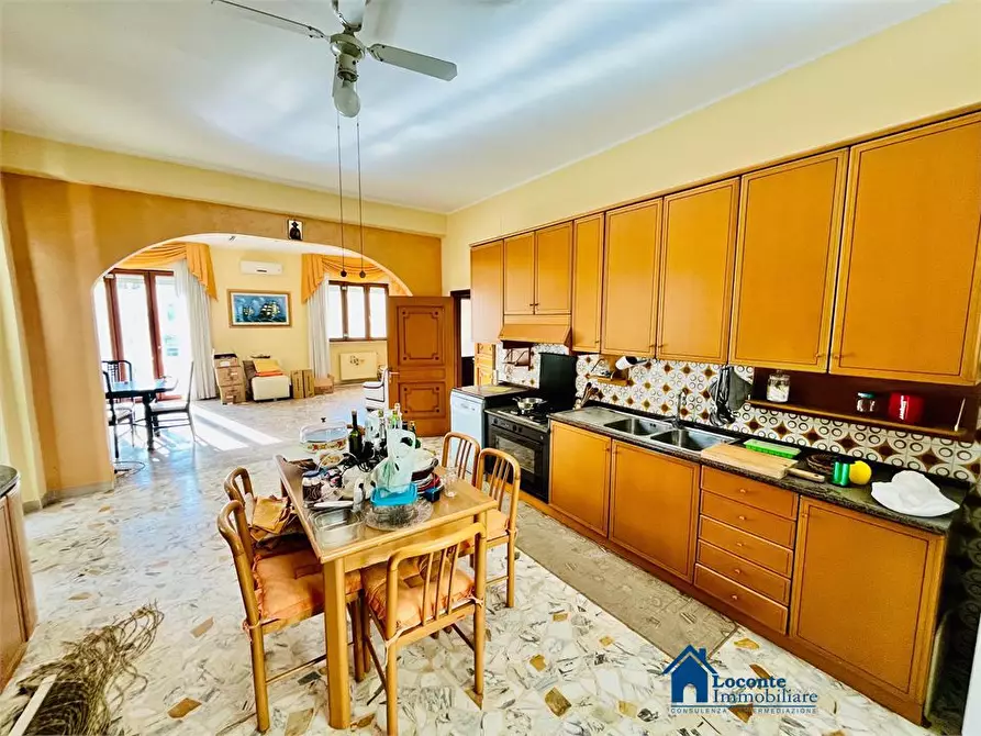 Immagine 6 di Villa in vendita  a Capurso