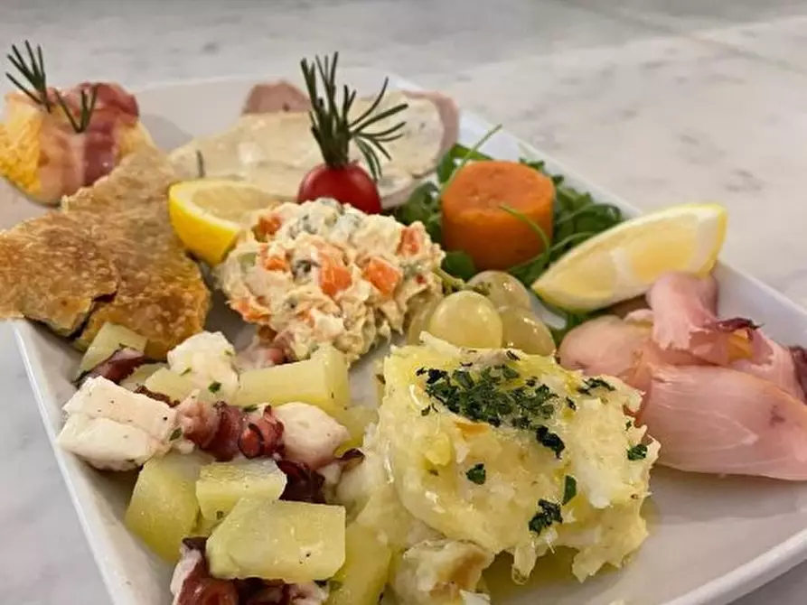 Immagine 5 di Licenza in vendita  a Albenga