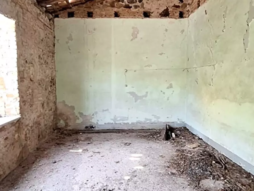 Immagine 10 di Rustico / casale in vendita  a Messina