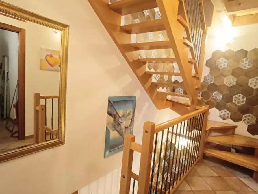 Immagine 8 di Rustico / casale in vendita  a Bardolino