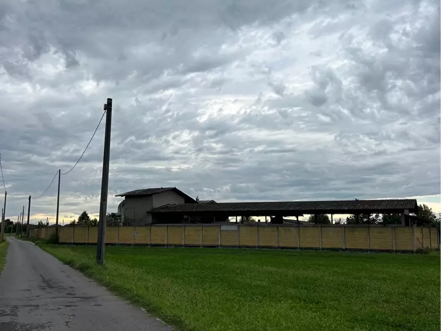 Immagine 2 di Rustico / casale in vendita  a Pandino