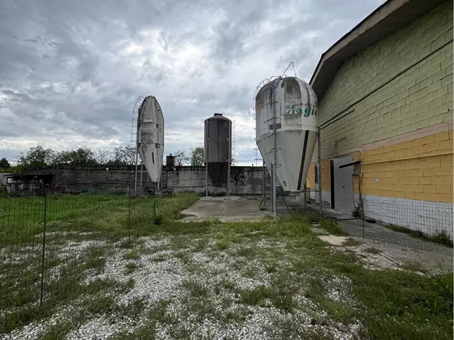Immagine 5 di Rustico / casale in vendita  a Pandino
