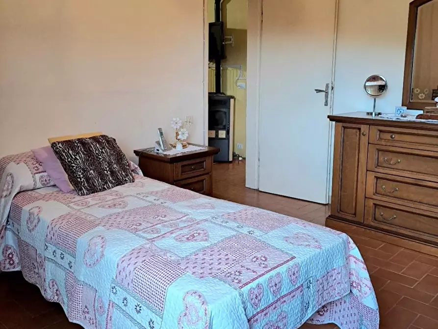 Immagine 9 di Rustico / casale in vendita  a Camaiore