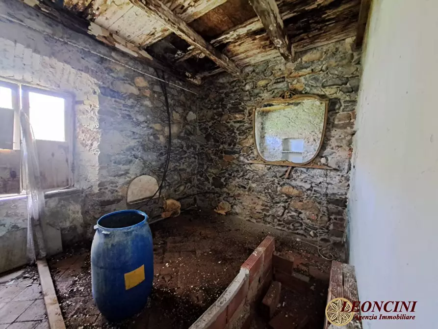 Immagine 9 di Rustico / casale in vendita  12 a Villafranca In Lunigiana