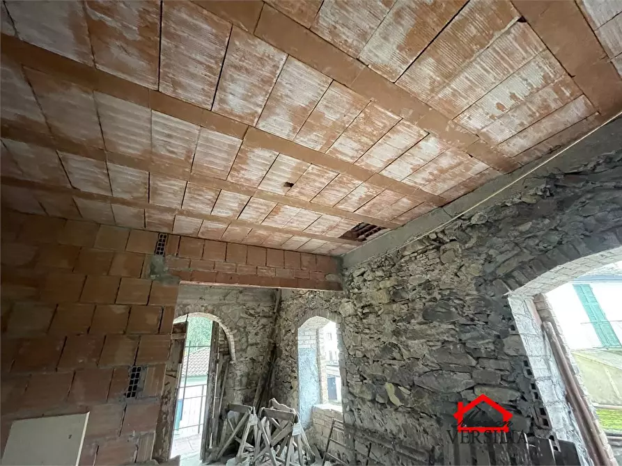 Immagine 9 di Rustico / casale in vendita  89 a Aulla