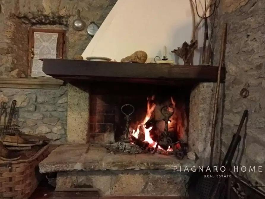 Immagine 4 di Rustico / casale in vendita  a Fivizzano