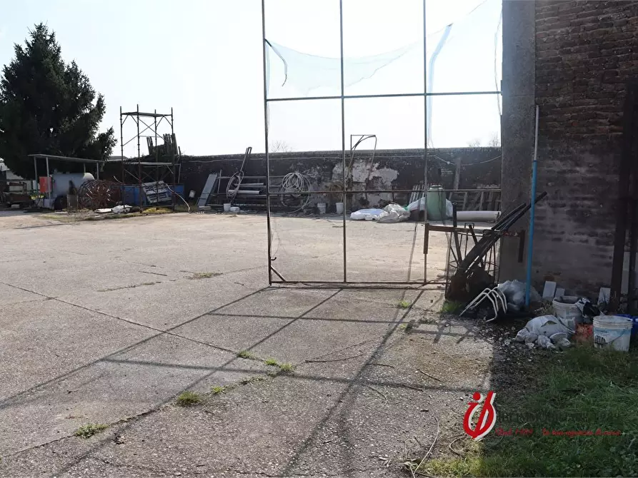 Immagine 7 di Rustico / casale in vendita  a Erbé