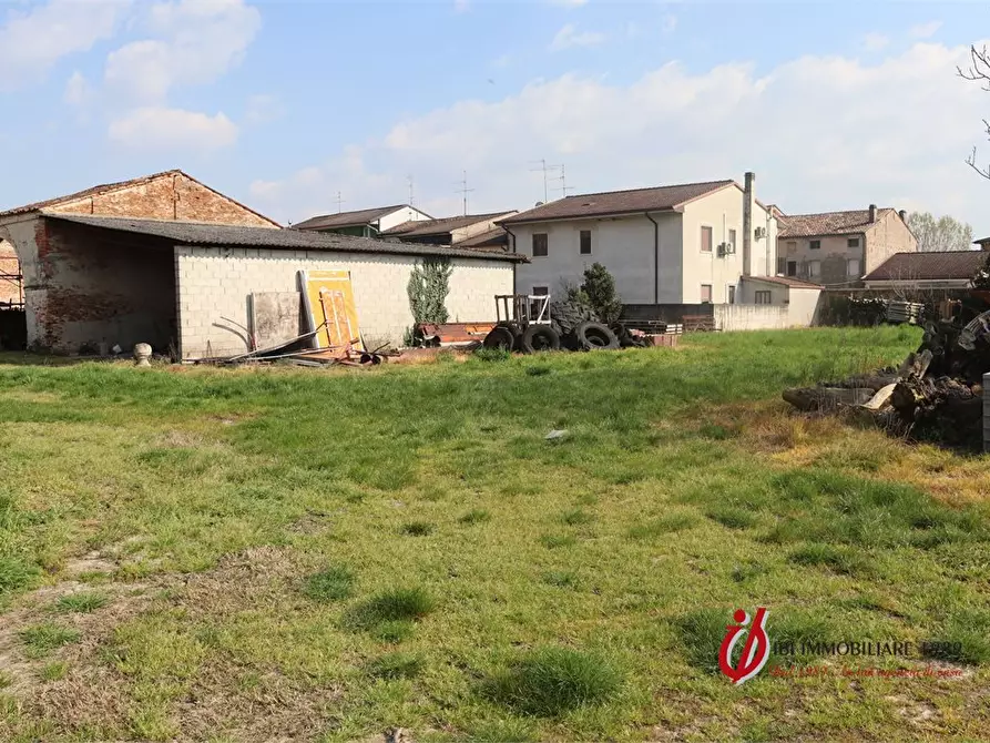 Immagine 9 di Rustico / casale in vendita  a Erbé