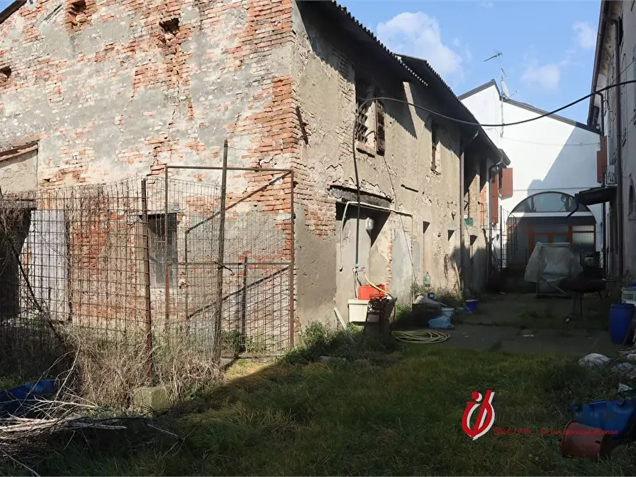 Immagine 8 di Rustico / casale in vendita  a Erbé