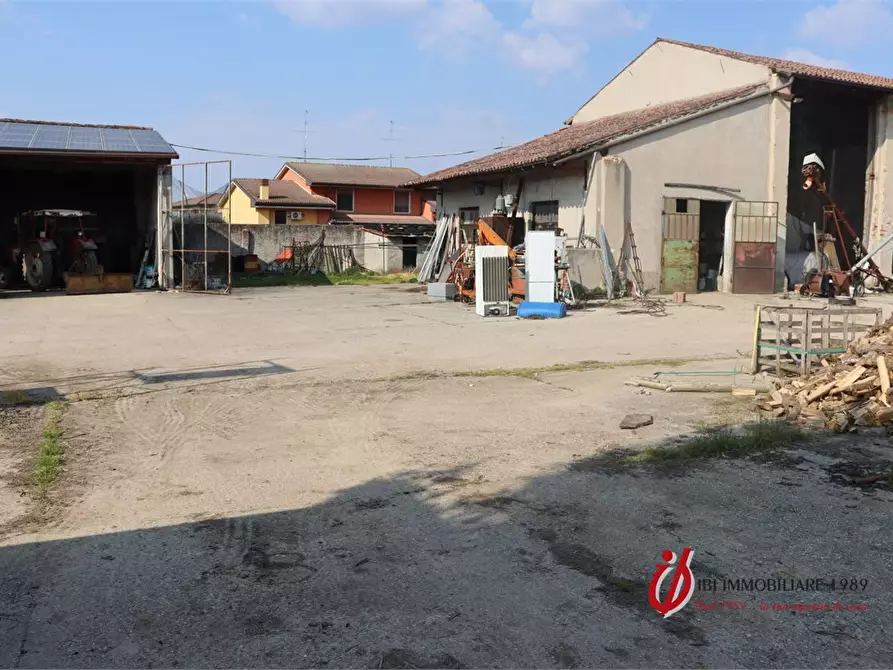 Immagine 10 di Rustico / casale in vendita  a Erbé