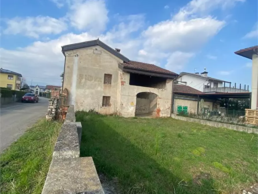 Immagine 9 di Rustico / casale in vendita  a Montecchio Precalcino