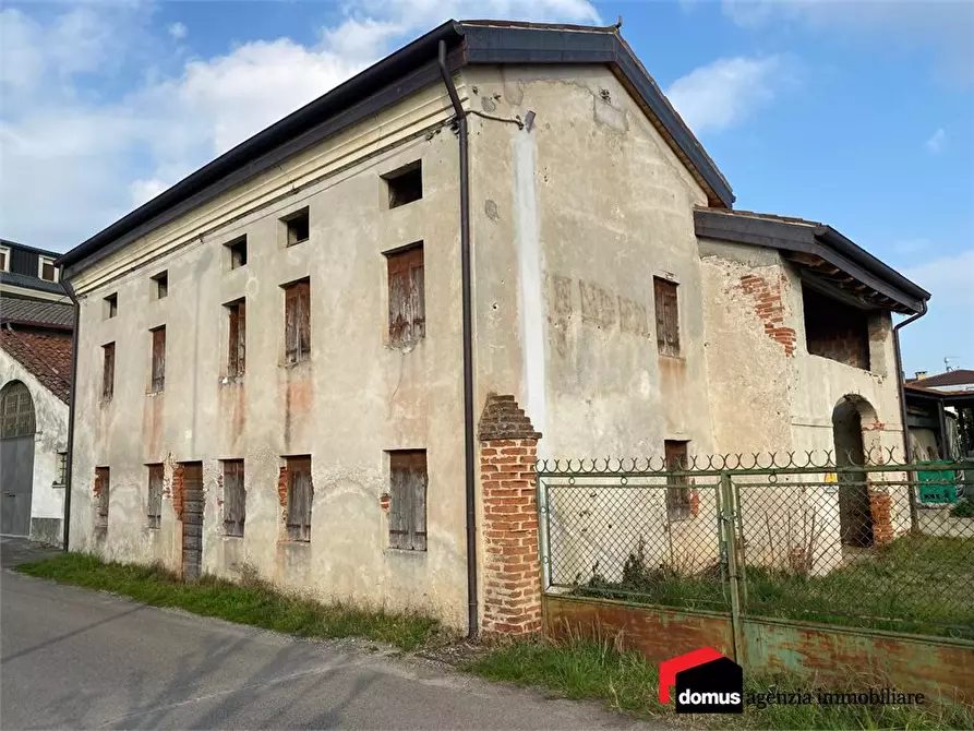 Immagine 2 di Rustico / casale in vendita  a Montecchio Precalcino