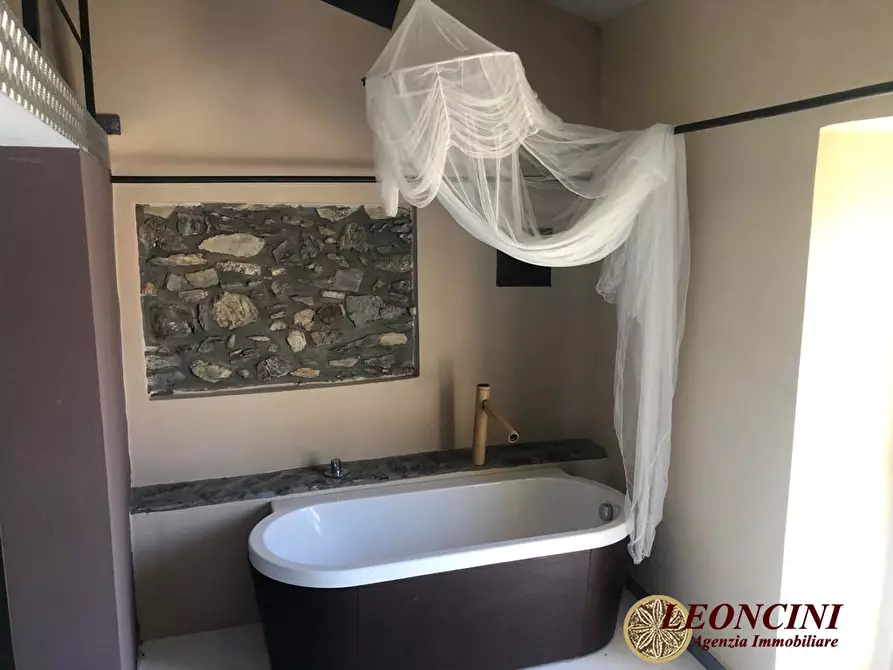 Immagine 8 di Rustico / casale in vendita  33 a Aulla