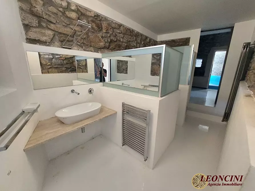 Immagine 10 di Rustico / casale in vendita  33 a Aulla