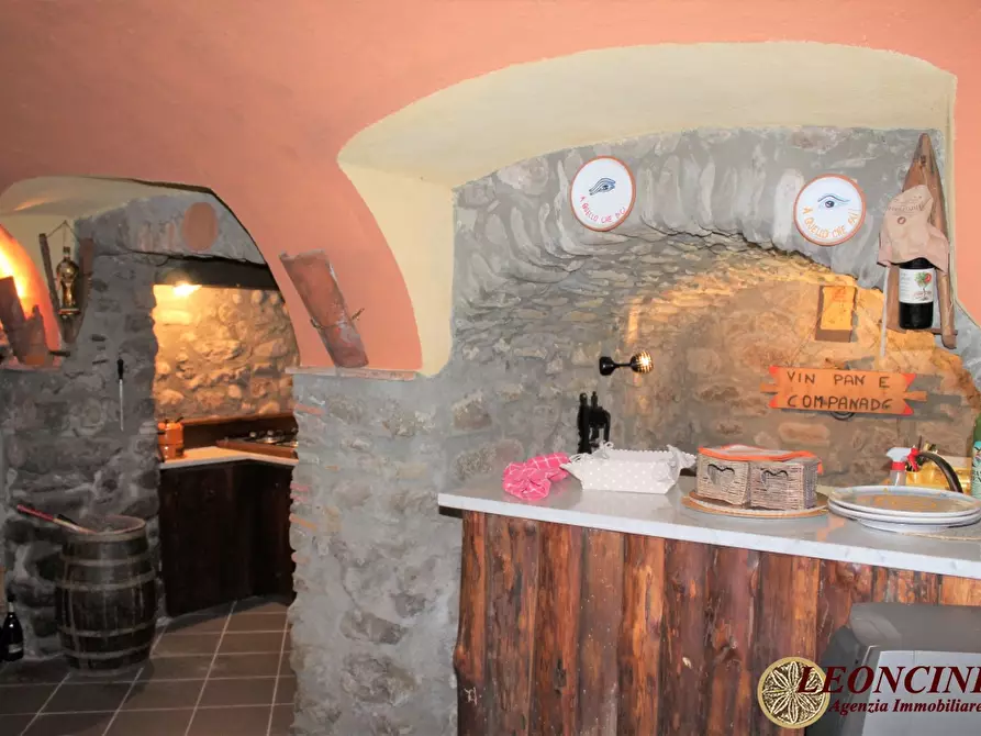 Immagine 3 di Rustico / casale in vendita  a Villafranca In Lunigiana