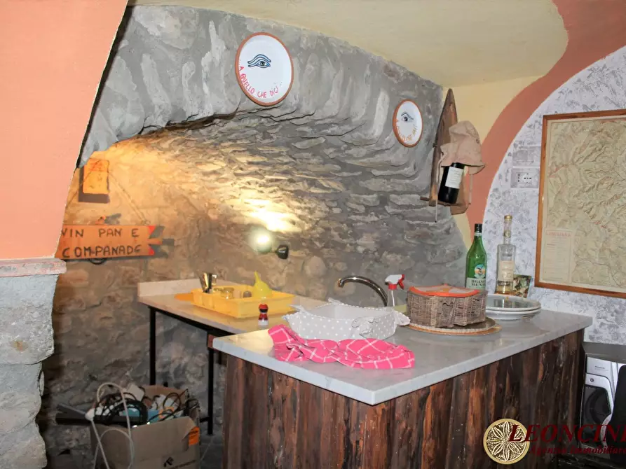 Immagine 5 di Rustico / casale in vendita  a Villafranca In Lunigiana