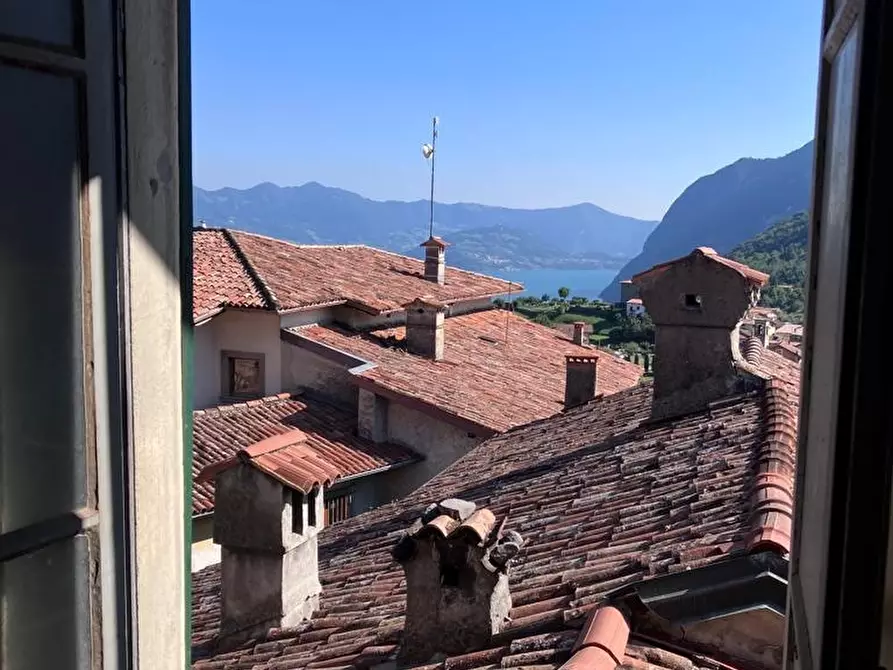 Immagine 5 di Casa semindipendente in vendita  18 a Solto Collina